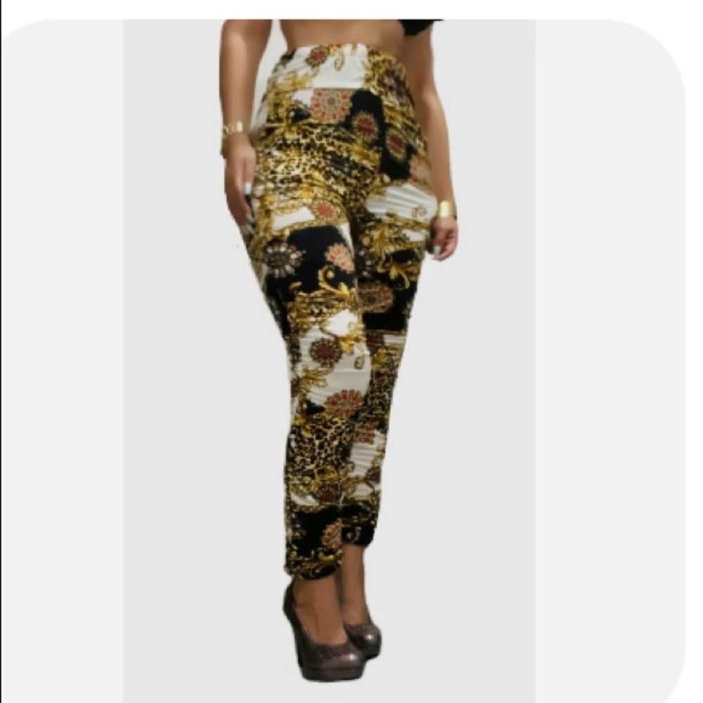 Woman’s Gold Chain Print Sexy Leggings  Size Large Ruched sides High-Rise